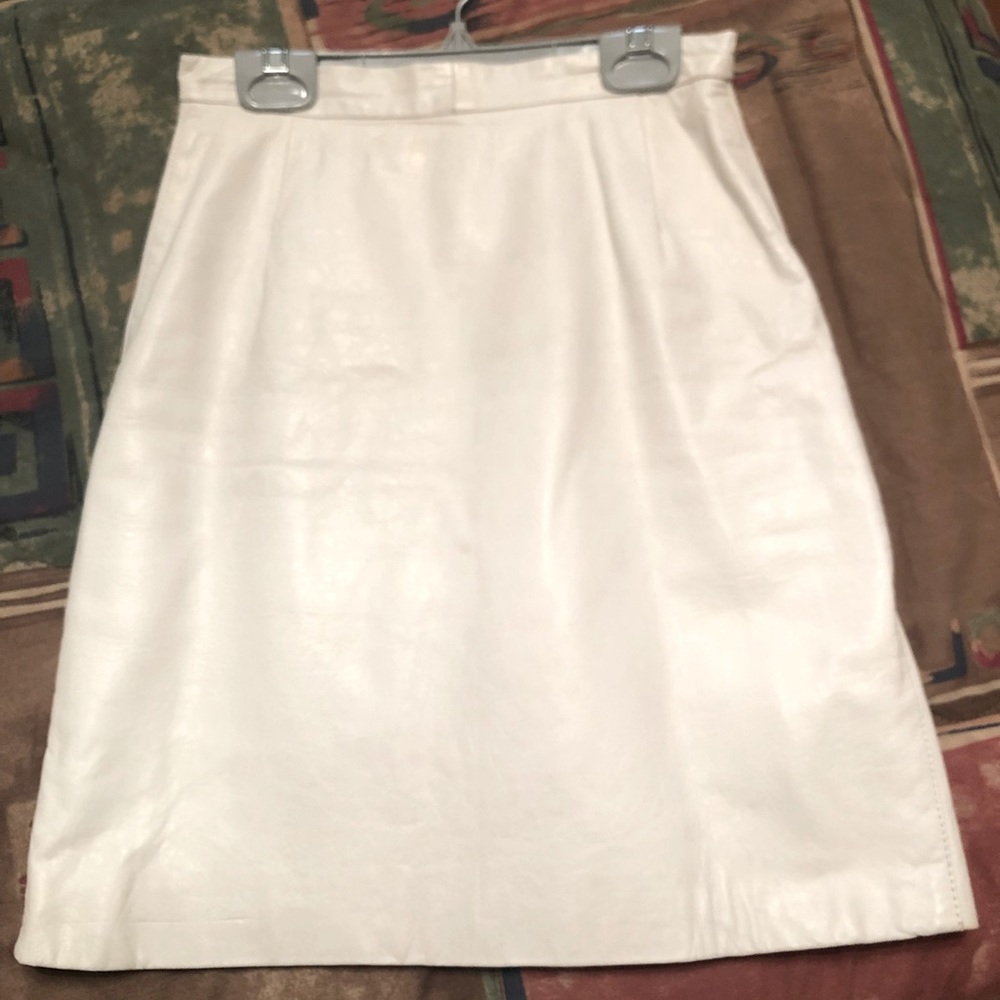 White leather skirt. Says size 4 but like a small 2 or 0. Bought in Mexico.